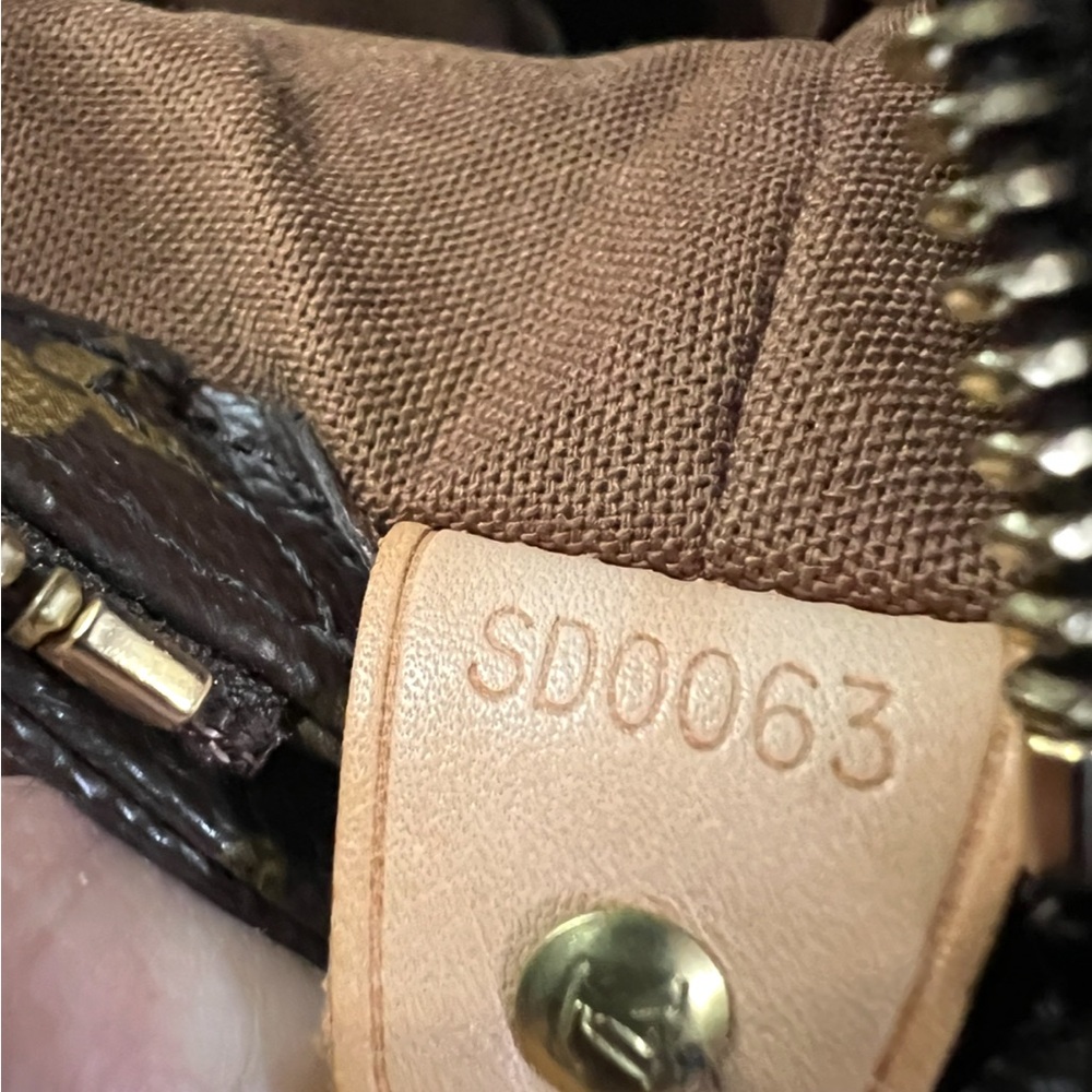 Louis Vuitton Cabas Mezzo - Picture 9 of 9